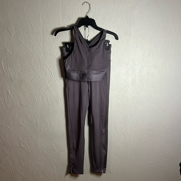 479. Fabletics Bra Top and Legging set in ~ size small - Picture 1 of 11